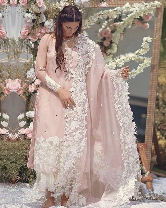 LAWN 3PC EMBROIDERED SHIRT PLAIN TROUSER (D-PATCH ) ORGANZA EMBORIDED DUPATA D-153